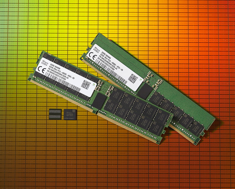 SK하이닉스가 세계최초로 출시한 2세대 10나노급(1ynm) DDR5 D램./SK하이닉스
