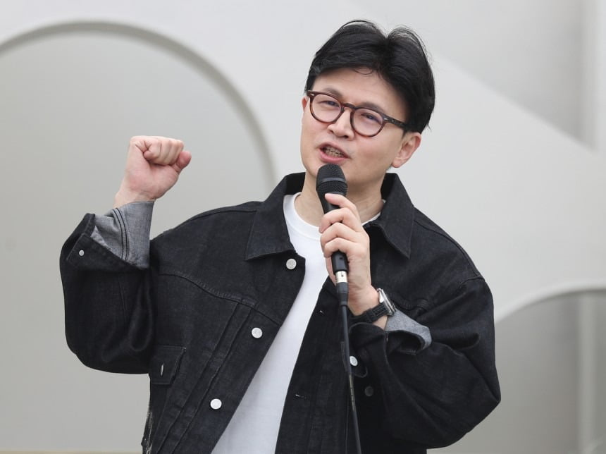 ‘하루 만에 29억’ 한동훈의 반격, 정치의 문법을 새로 쓰다 [박영실의 이미지 브랜딩]