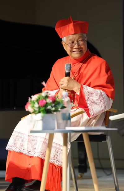 유흥식 추기경, 차기 교황 유력 후보 12인에 포함