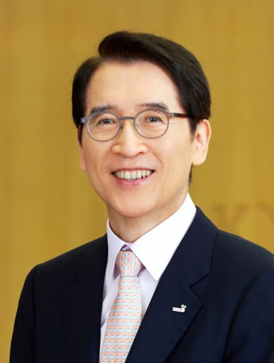 신창재 교보생명 의장, 위기 속 질적 성장 이끈 혁신 리더[2025 파워금융인30]
