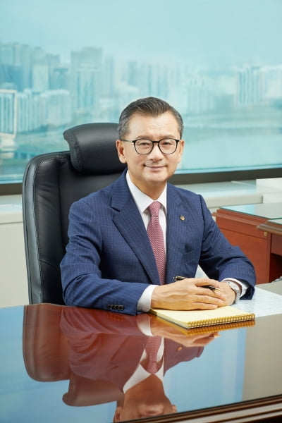 여승주 한화생명 부회장, 보험업계 '장수 CEO'  글로벌 종합금융사로 이끈다[2025 파워금융인30]