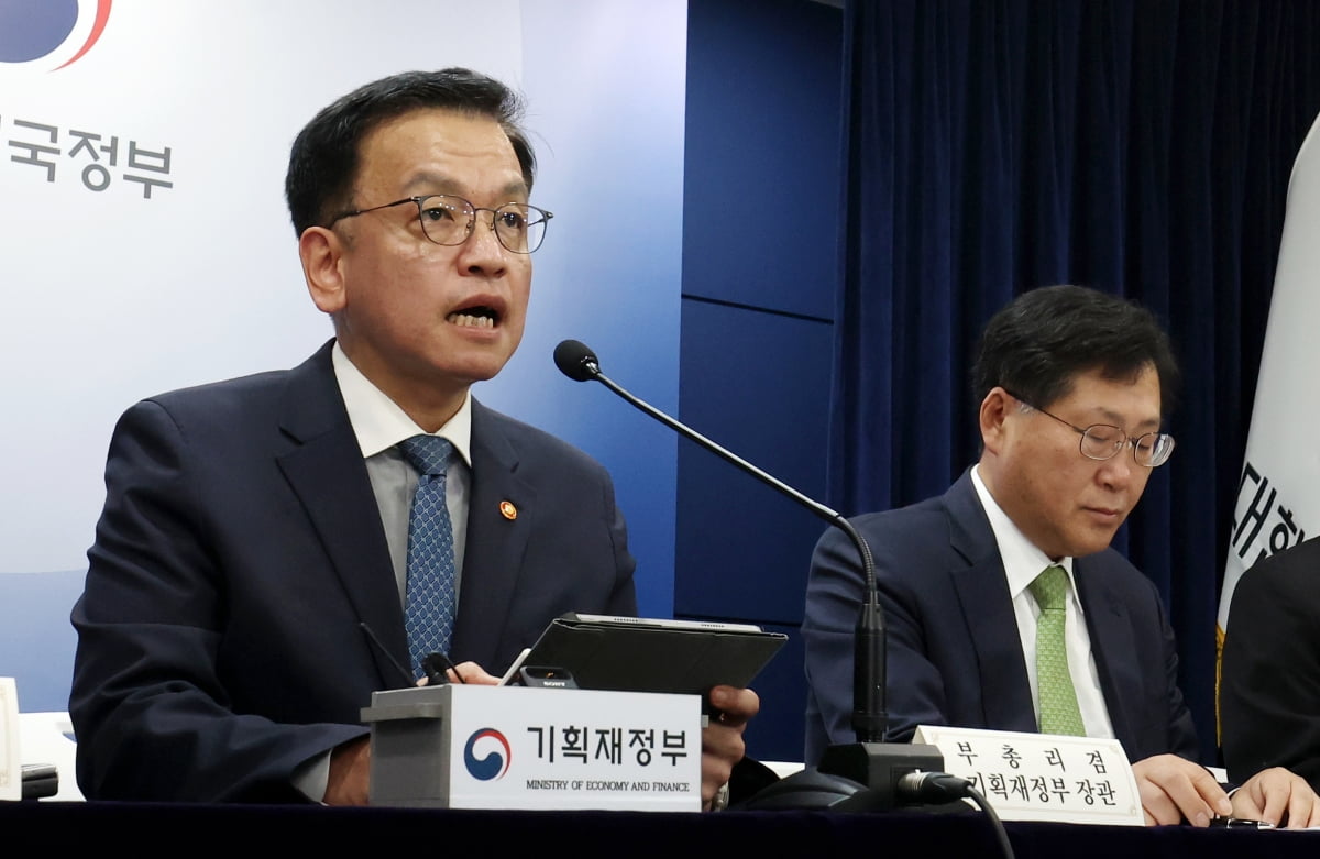 “16%수익률에 개인투자자 몰렸다” 정부 국채 1300억 푼다