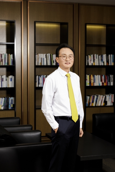 이환주 KB국민은행장, 정도영업·본질에 집중 ‘신뢰를 파는 은행’ 만든다[2025 파워금융인30]