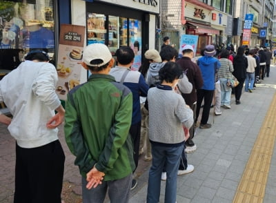 SK텔레콤, 오늘부터 유심 무료 교체…재고 부족 예상
