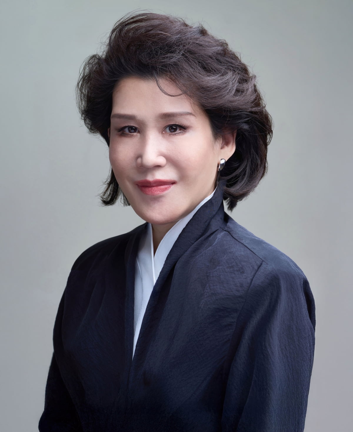 리틀 이명희?…신세계 정유경은 왜 프로필 사진을 바꿨나