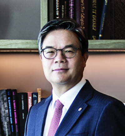묵묵히 쌓아 올린 40년…종투사 꿈 이룬 대신증권 오익근 대표[2025 파워금융인30]