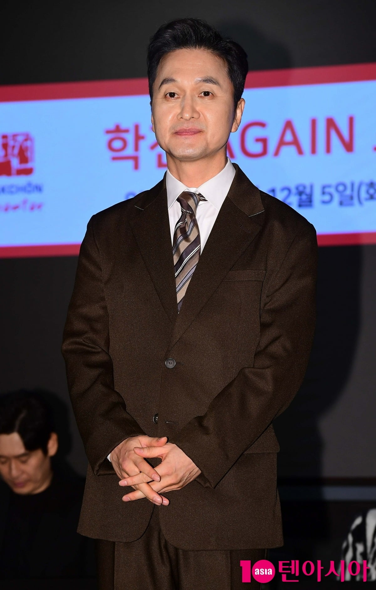 '54세' 장현성, 생활고 고백했다…"공원 좌판서 코털깎이 팔아" 무명시절 회상 ('4인용식탁')