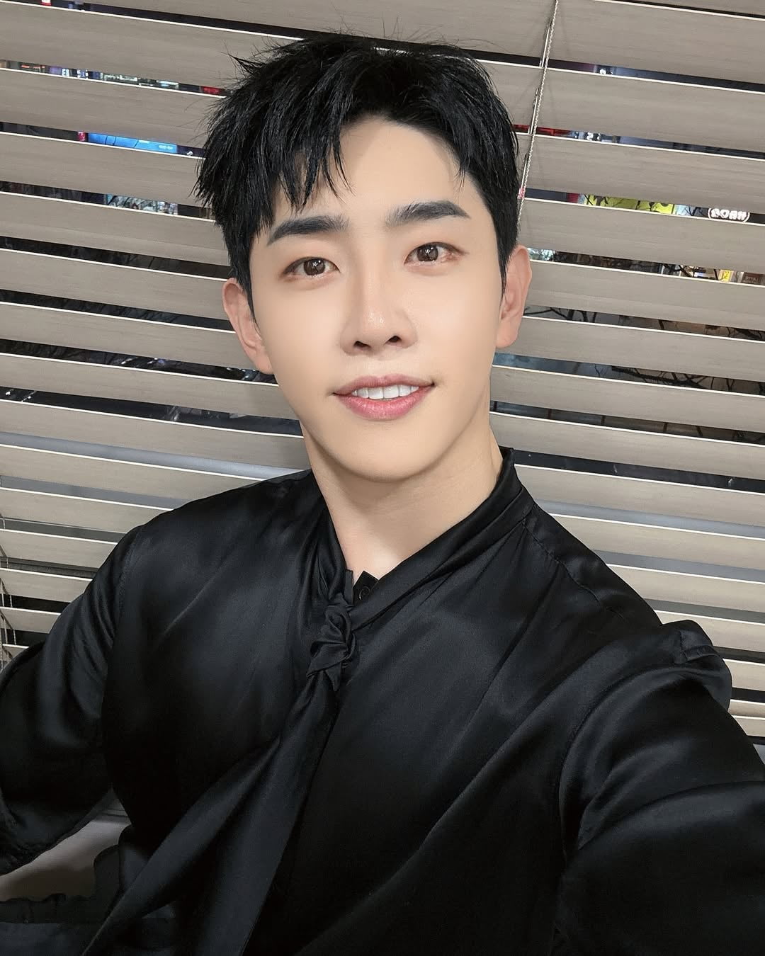 박현호, ♥은가은이랑 나란히 잘 나가네…부슬부슬 내리는 봄비를 같이 맞고 싶은 남자 트로트 가수 1위 [TEN차트]