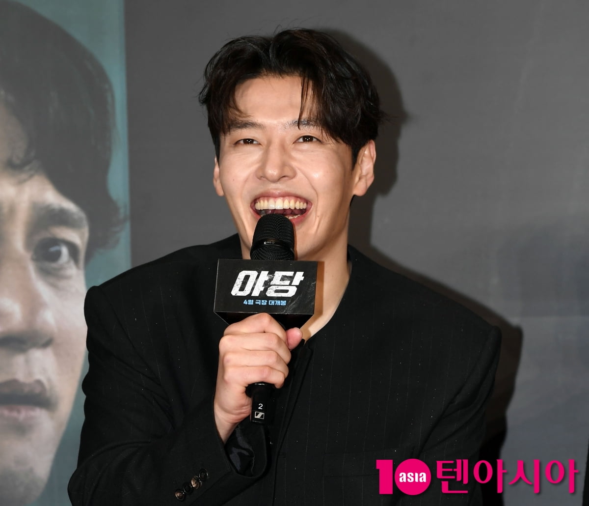 강하늘, 화려한 미소...긴장된 발걸음[TEN포토+]