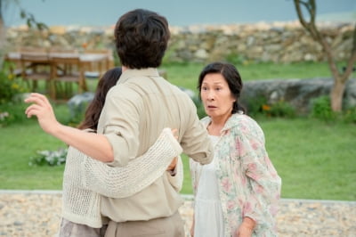[종합] 김혜자, 한지민 머리채 잡았다…'남편' 손석구와 포옹에 분노('천국보다')