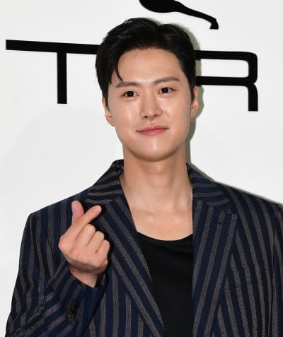 [공식] '30세' 공명, 데뷔 12년 만에 겹경사 맞았다…드라마 복귀→첫 단독 팬미팅 개최