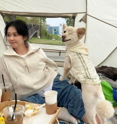 장나라, 선글라스·마스크 없이 나들이…미니 팬미팅 열릴라