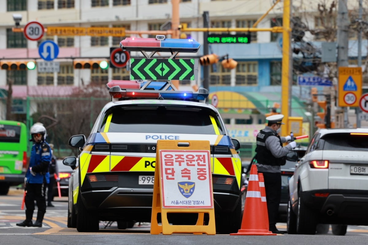 서울 서대문구에서 음주단속을 하는 경찰관들. /사진=연합뉴스