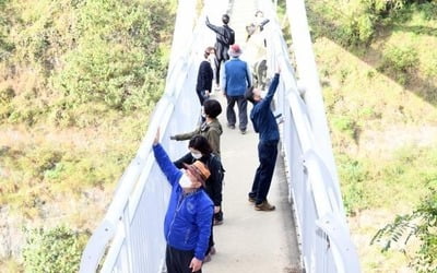 광주 제석산 구름다리서 2개월만 또 추락사…근본 대책 필요