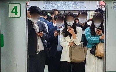 출근길 길음역서 전동차 출입문 고장…승객 전원 하차