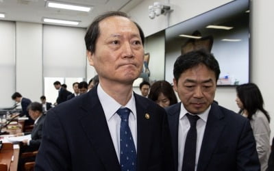 [속보] 이완규, '尹파면' 헌재 결정에 "승복할 수밖에 없는 재판"