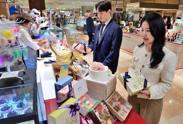 5월 디저트 선물 어떠세요? 롯데백화점 가정의 달 맞이 디저트 팝업 진행