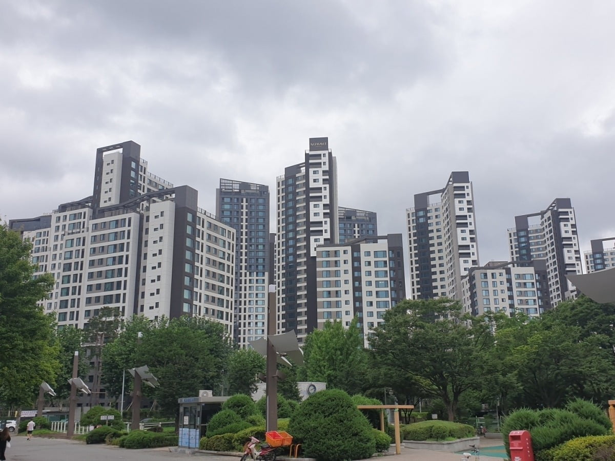 경기도 과천시 중앙동 '과천푸르지오써밋' 전경. 사진=한경DB