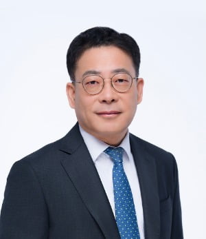 살릴 기업 vs 접을 기업…회생의 운명은 '이 기준' [김동규의 회생과 파산 세계 속으로]