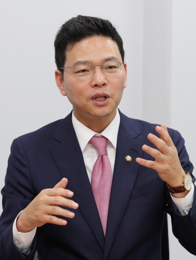 국민의힘 박정훈 "피습 모의 핑계로 재판 미루는 이재명, 세계적 망신"