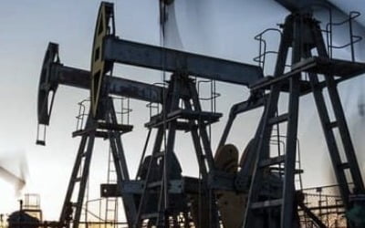트럼프 "이란산 원유 전면 금지" 엄포에…WTI 1.7% 급등