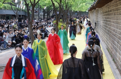 [포토] 돌담길 런웨이