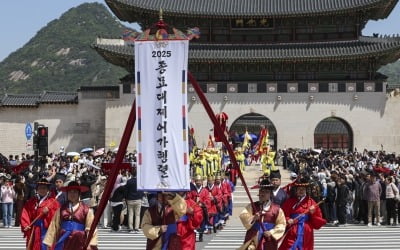 종묘로 향하는 어가행렬
