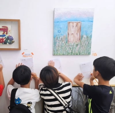그림 한 점 앞의 질문...골목 갤러리의 실험