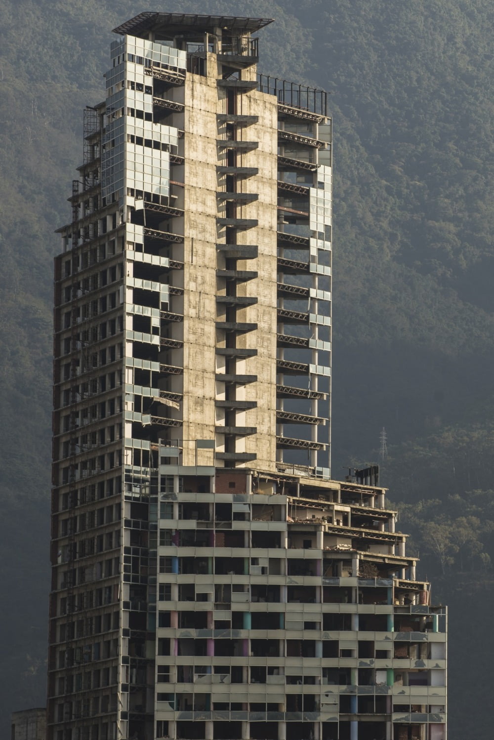 베네수엘라 카라카스에 위치한 토레 다비드 / 사진. ©EneasMx, 출처. Wikimedia Commons 