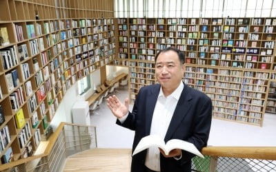 "환경이 바뀌면 아이도 바뀐다"…'교원대 1호' 교장의 90억짜리 교육 실험 [이미경의 교육지책]