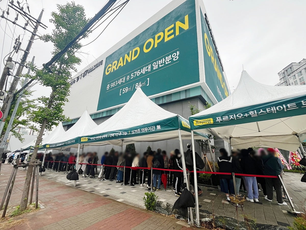 토토사이트 토실장 구로구 고척동 '고척 푸르지오 힐스테이트 ' 모델하우스를 찾은 예비 청약자들. 사진=대우건설