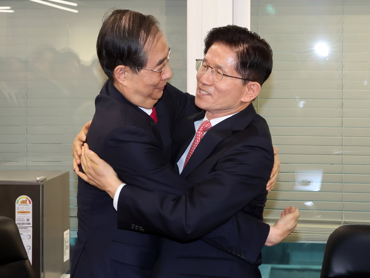 김문수 국민의힘 대선토토사이트 은행 조회서와 한덕수 전 국무총리. / 사진=이솔 기자