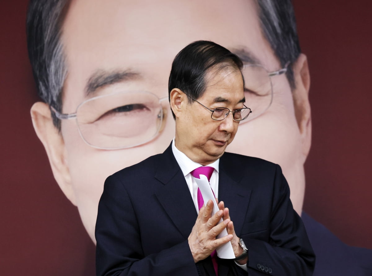 [포토] 기자회견 마친 한덕수 전 총리