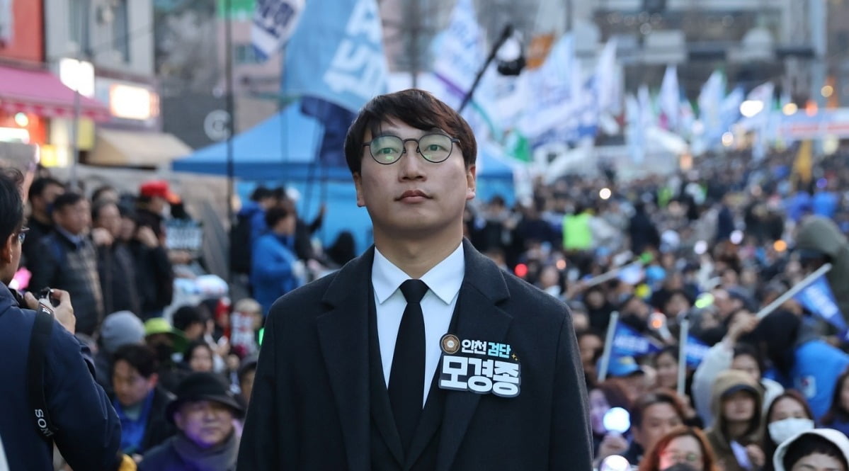 지난 3월, 윤석열 전 대통령 파면을 촉구하는 집회에 참석한 모경종 수많은 스포츠토토 사이트. / 사진=모 수많은 스포츠토토 사이트 페이스북