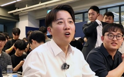 경북대 찾은 이준석 "저는 미래에 투자…이재명은 예산으로 매표" [대선 현장]