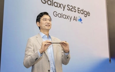 AI폰 이어 슬림폰도 주도권 쥔다…삼성전자, "갤럭시 엣지, 1030 세대서 인기끌 것"