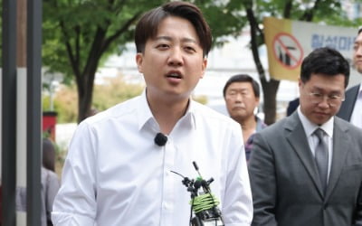 대구 칠성시장 찾은 이준석…"새 정치세력이 나라 맡아야" [대선 현장]