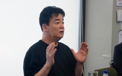 논란의 백종원, 300억 지원책 꺼냈다…"점주·주주에 미안"