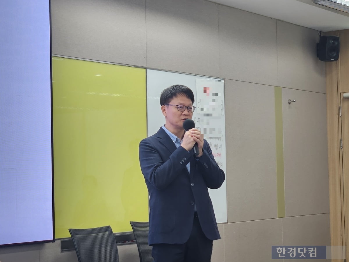 류정환 SK텔레콤 인프라 전략기술센터 담당(부사장)이 14일 오전 10시 삼화빌딩에서 열린 '일일 브리핑'에 참석해 발언하고 있다. 사진=박수빈 기자