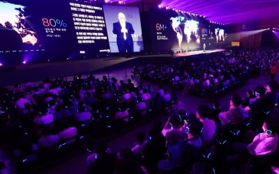 AI 승무원에 골프 코치까지…AWS의 AI 혁신에 4만 명 몰렸다