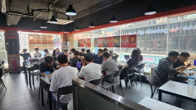 '백종원 리스크 탈출?'…50% 할인 행사 속 엇갈린 반응 [현장+]