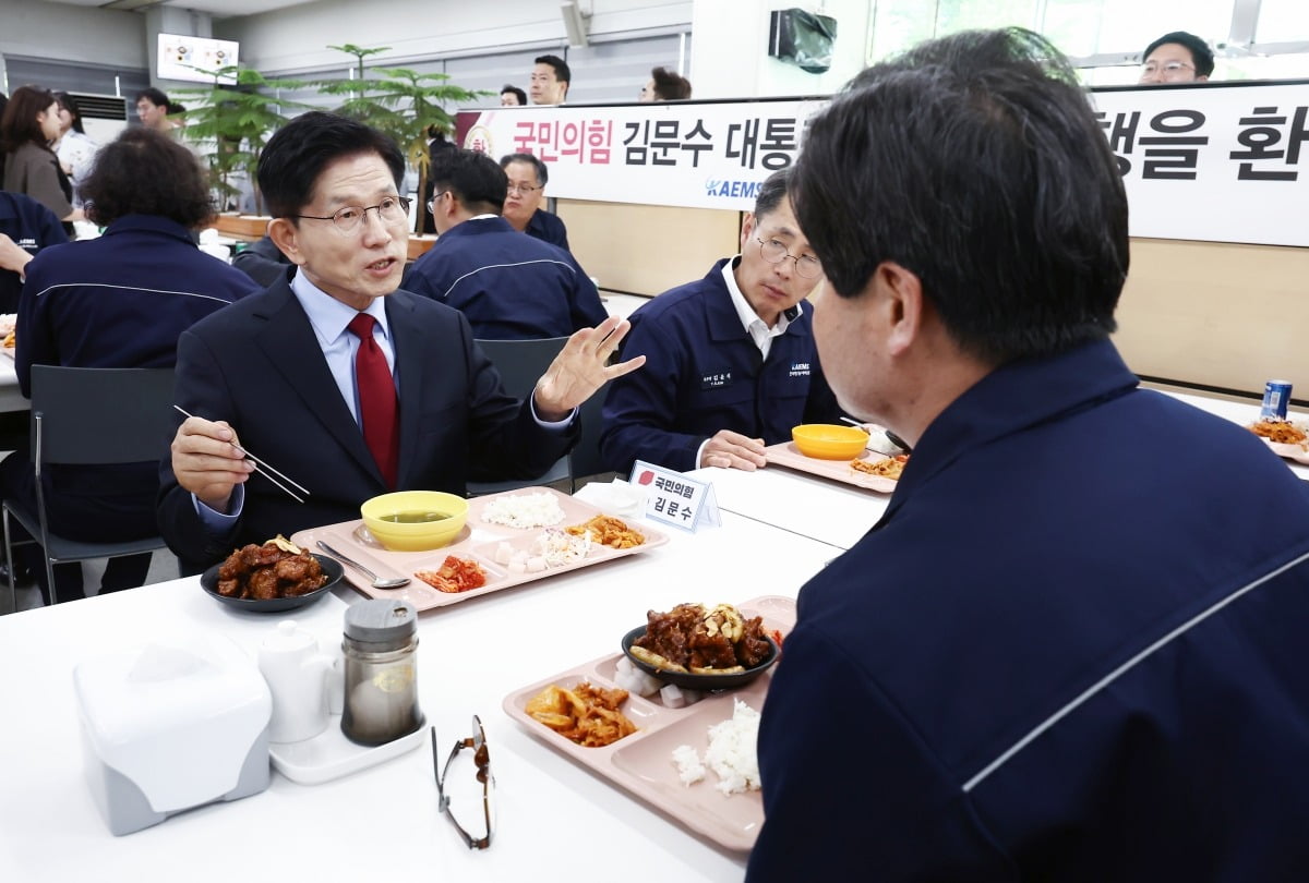 김문수, PK 5개 도시 순회..."박정희처럼 과학기술 대통령 되겠다"
