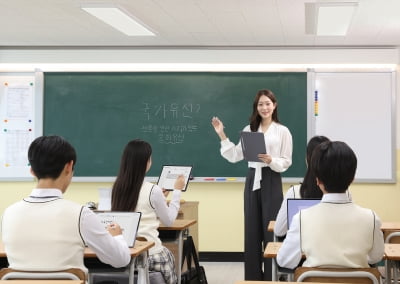 학생만 받던 삼성전자 '돌변'…갤럭시 캠퍼스, 교사도 품는다