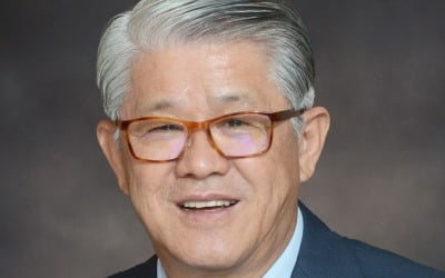 '횡령·배임' 최신원 전 SK네트웍스 회장 징역 2년 6개월 확정