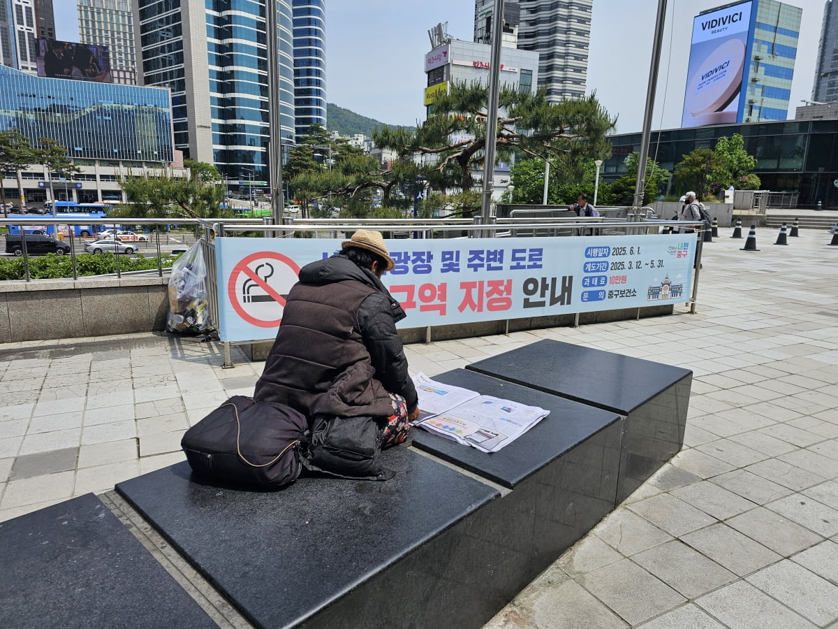 “딸 결혼식도 못 갔어요”…서울역에 사는 전직 과장의 고백 [권용훈의 직업 불만족(族)]