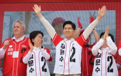 김문수, 전주서 지지 호소..."2036 하계올림픽 유치하겠다" [대선 현장]
