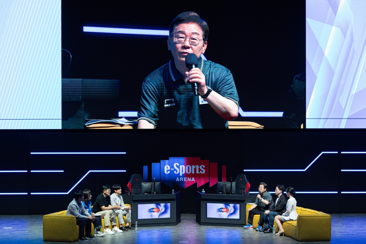 이재명 더불어민주당 대통령 후보가 17일 오후 광주 동구 조선대학교에 위치한 광주이스포츠경기장에서 열린 'K-콘텐츠?e스포츠 LEVEL UP!' e스포츠 산업 현장간담회에서 발언을 하고 있다. 뉴스1