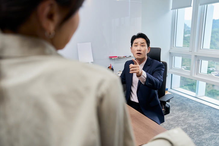 "실업급여 타게 해고처리 좀"...사직한 직원 변심에 '골머리'[곽용희의 인사노무노트]