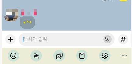 뒤늦은 ‘입력 중’에 이용자는 ‘나가기 중’…무너지는 카카오톡