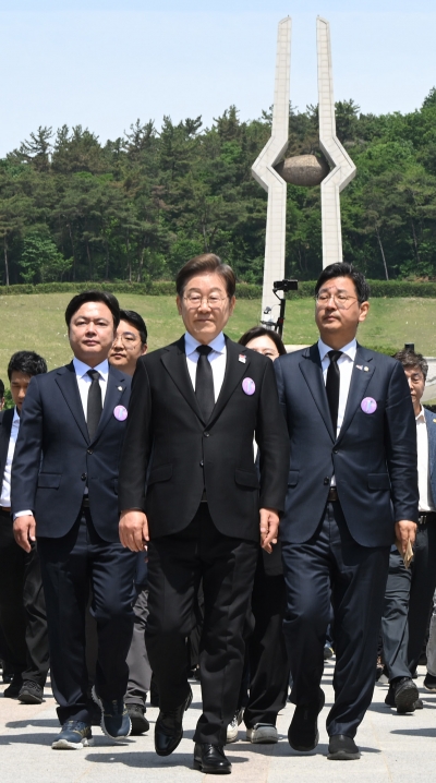 이재명 당선 이후 재판, 49% "계속해야" vs 47% "중단해야" [입소스·한경 여론조사]